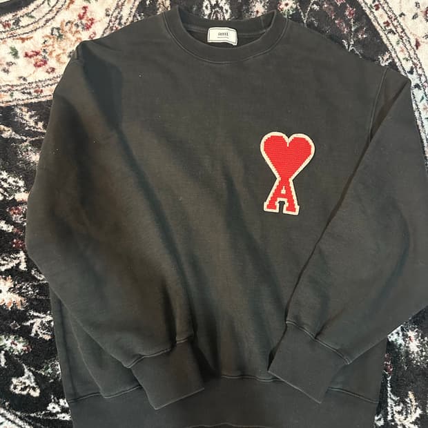 아미 하트로고 블랙 맨투맨