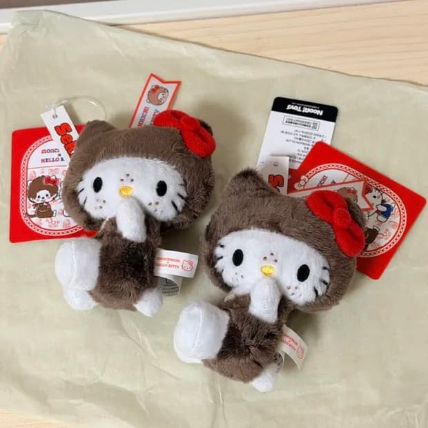 (새상품) 헬로키티 몬치치 50주년 콜라보 인형 키링