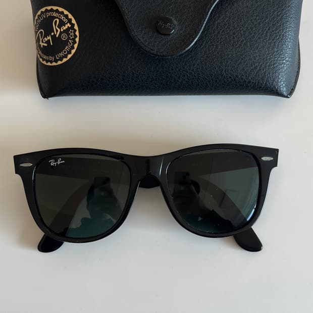 레이벤의 모델 웨이페어러 RB2140-A 901 54 사이즈 팝니다