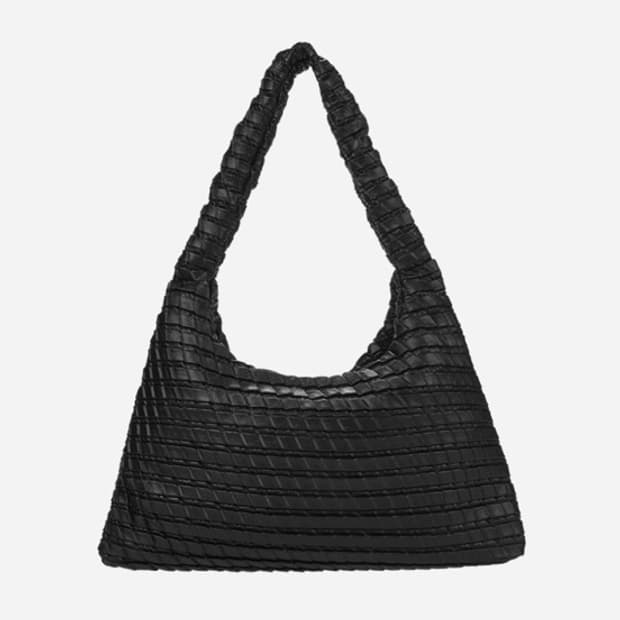 콰니 호보백 Textured Hobo Bag Black