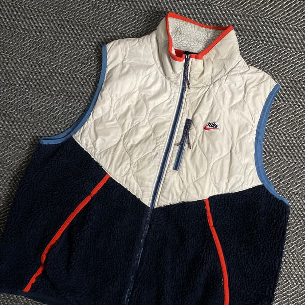 나이키 퓨추라 퀼팅 믹스업 쉐르파 베스트y 3011