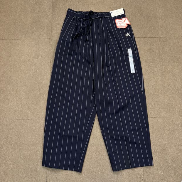 gu 미하라야스히로 와이드 스트라이프 배기핏 팬츠 