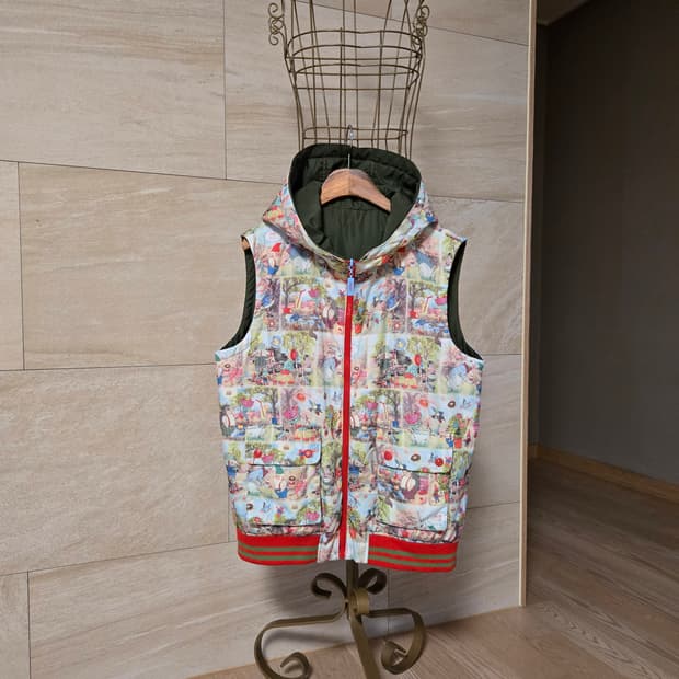 [m] 오일릴리 양면 후드 패딩 조끼