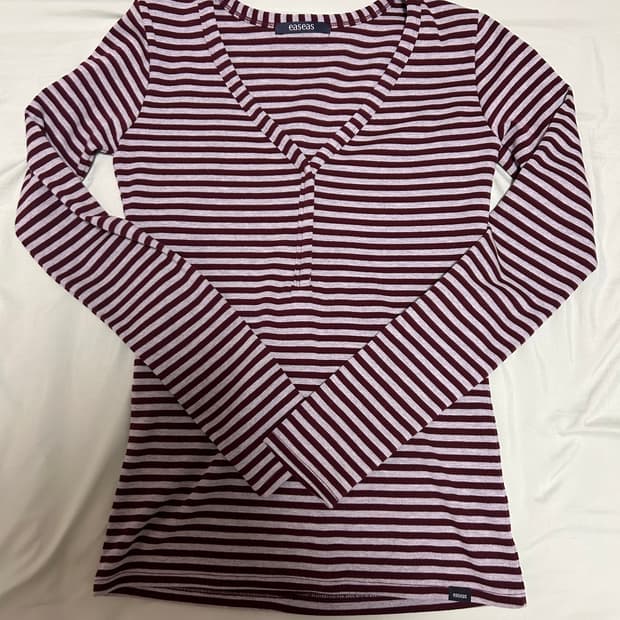 이즈이즈 딥브이넥 슬림핏 티셔츠