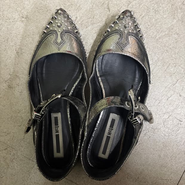 맥퀸 스터드 플랫슈즈 실버 235