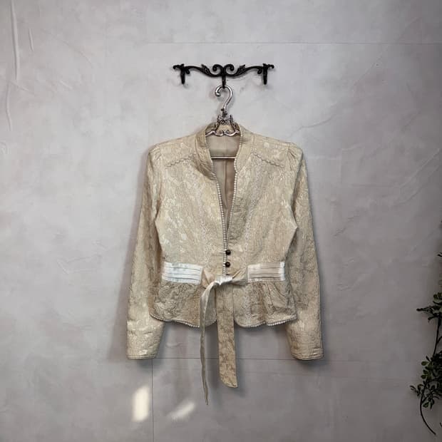 Ivory oriental jacquard floral button jk