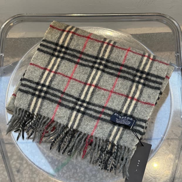 Burberry lamb wool muffler  