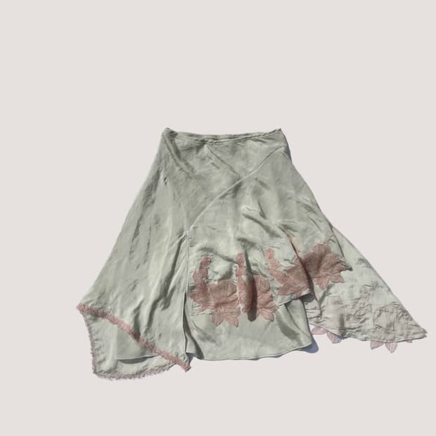 [구함/블랙] 베르소 ASYMMETRIC LACE SKIRT 사이즈m