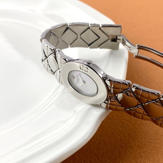 DIOR round symbol shell 1P watch