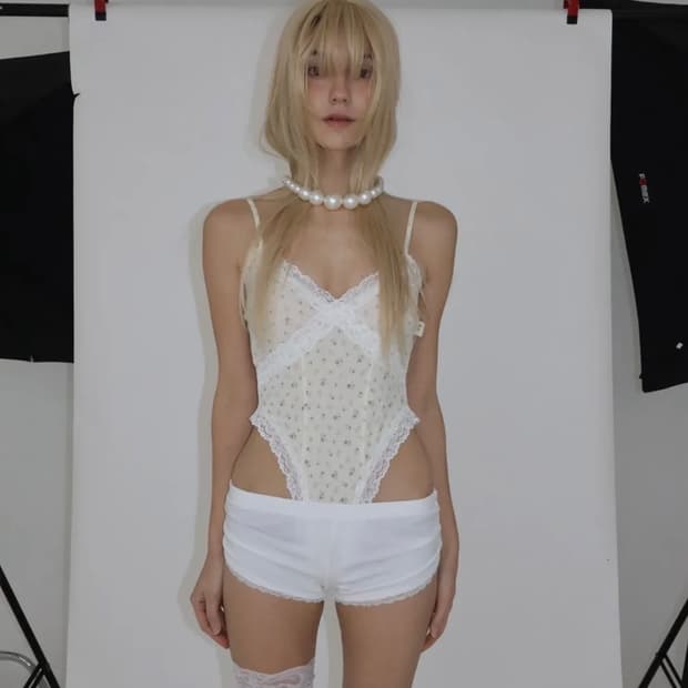 LOMANTIC LACE FLOWER BODY SUIT [IVORY]