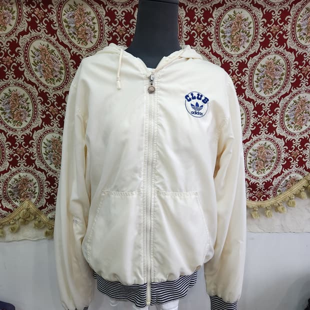 아디다스 클럽 90s 후드 바람막이 자켓

