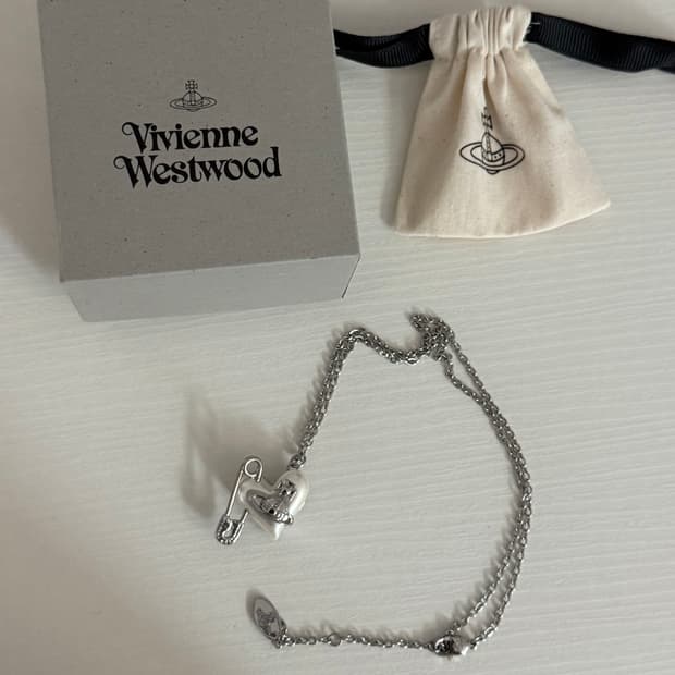 비비안웨스트우드 오리에타 클립 하트 목걸이