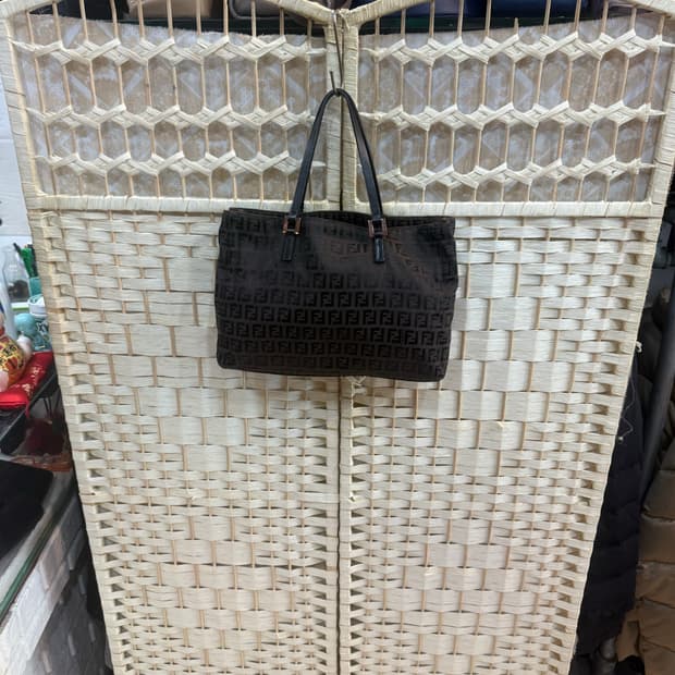 정품 펜디 주카 숄더백 팝니다