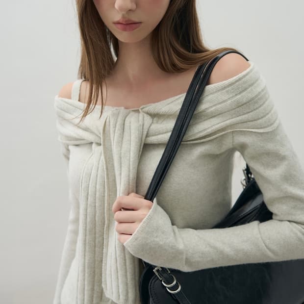 Leathery off shouler knit_oatmilk