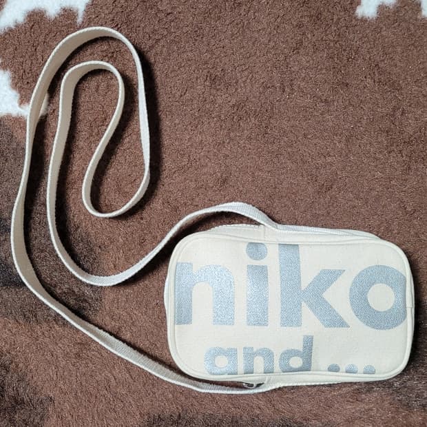 새제품 일본 니코앤드(Niko And...)  크로스백(11*19)