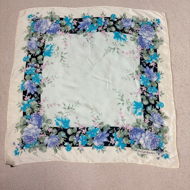 [정품] 입생로랑(YSL) 빈티지 플라워 쁘띠 스카프