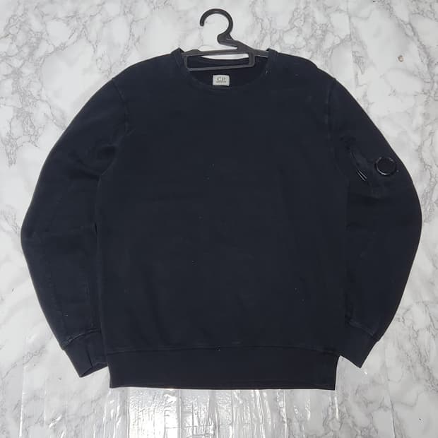 CP 컴퍼니 렌즈 맨투맨