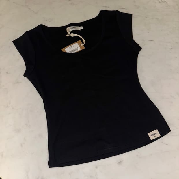 (새상품) 글로니 G DEEP SCOOP TEE 블랙