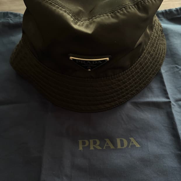 프라다 버킷햇 L 