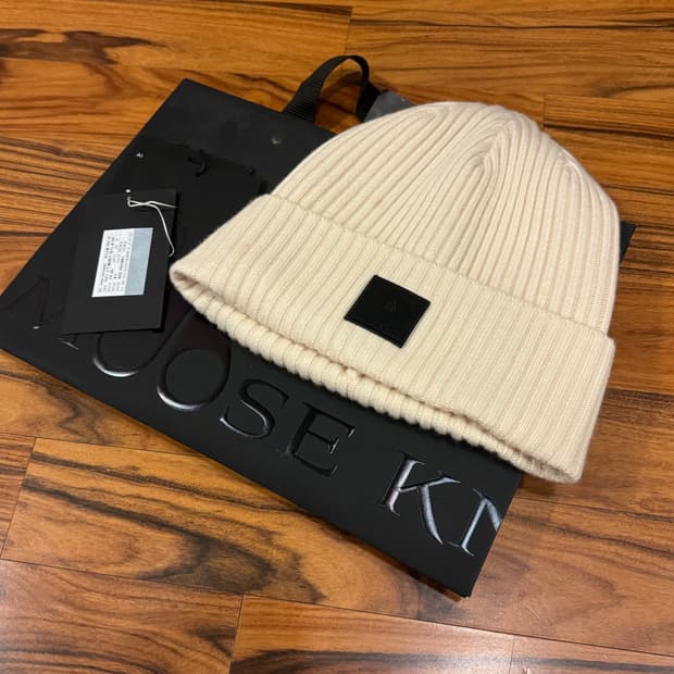 무스너클 아이보리 비니