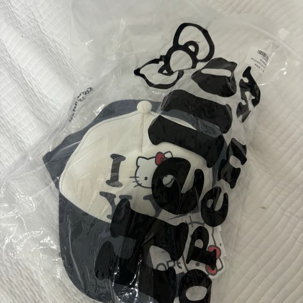오픈와이와이 헬로키티 볼캡 미개봉 새상품