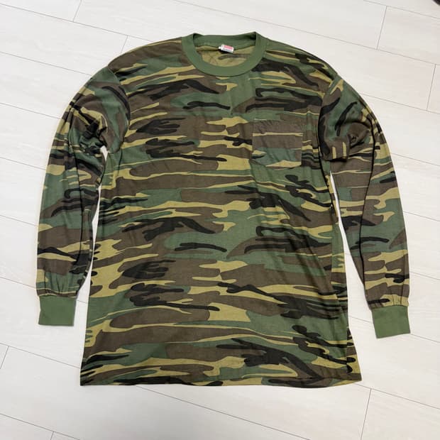 90s Vintage Camo Long Sleeve