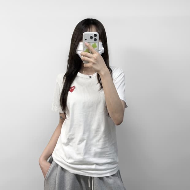 꼼데가르송 하트 와펜 라운드 반팔티 화이트