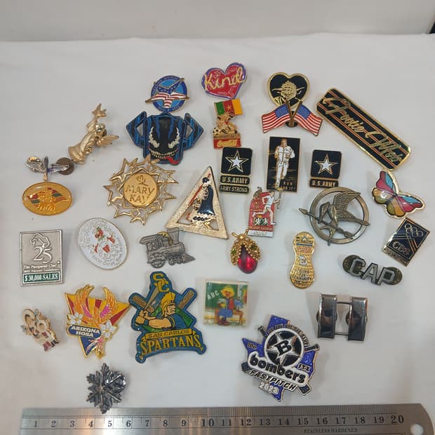 빈티지 핀 뱃지