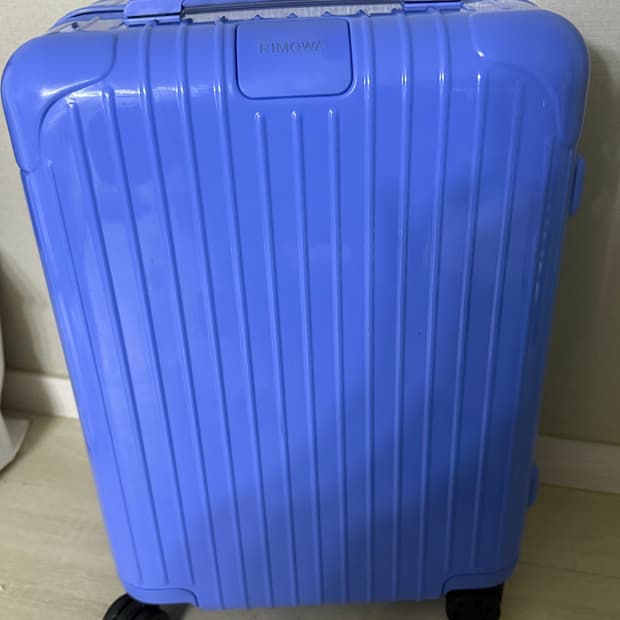 Rimowa 리모와 에센셜 캐빈