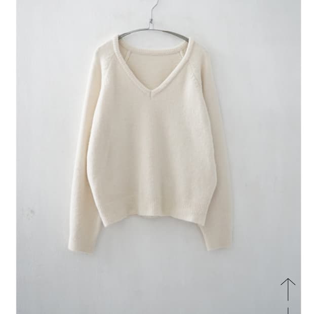 에프터먼데이_ vov V-neck pull over_크림 색상