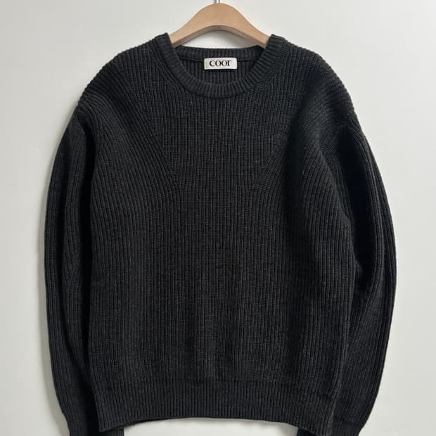 Coor 쿠어 캐시팝 트위드 크루넥 니트