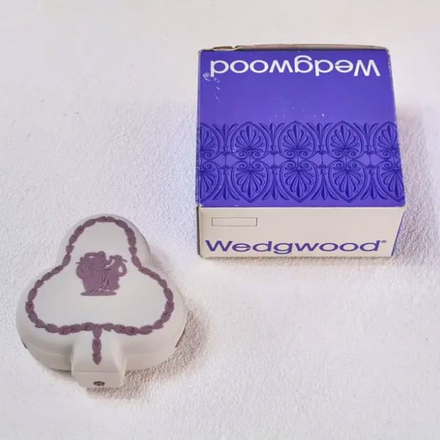 [영국엔틱] 웨지우드 제스퍼웨어 콜렉터스 소사이어티 라일락 트링켓