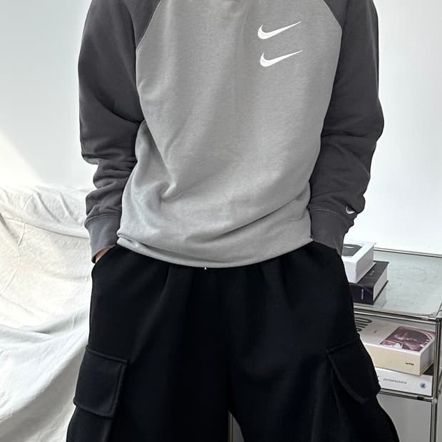 나이키 NSW 더블스우시 파티클 그레이 맨투맨 M