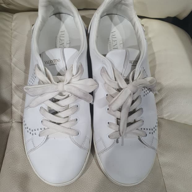 발렌티노 Garavani 흰색 스니커즈(정품)