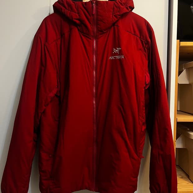 아크테릭스 아톰 ar 보르도 L 사이즈 팝니다