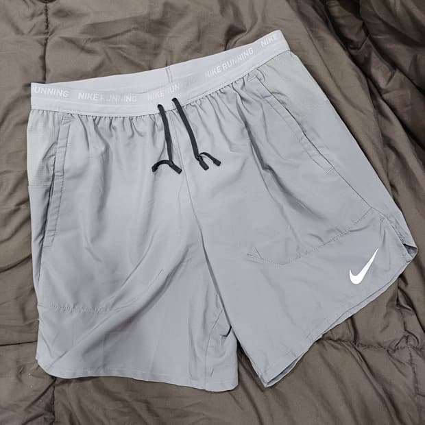 나이키런닝 스트라이드  반바지