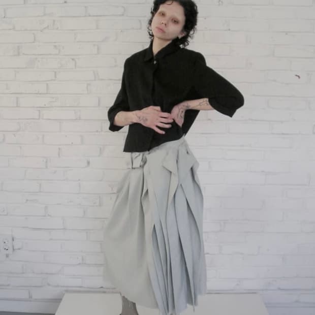 에옹쓰 2025 Offbeat pleats skirt - mint