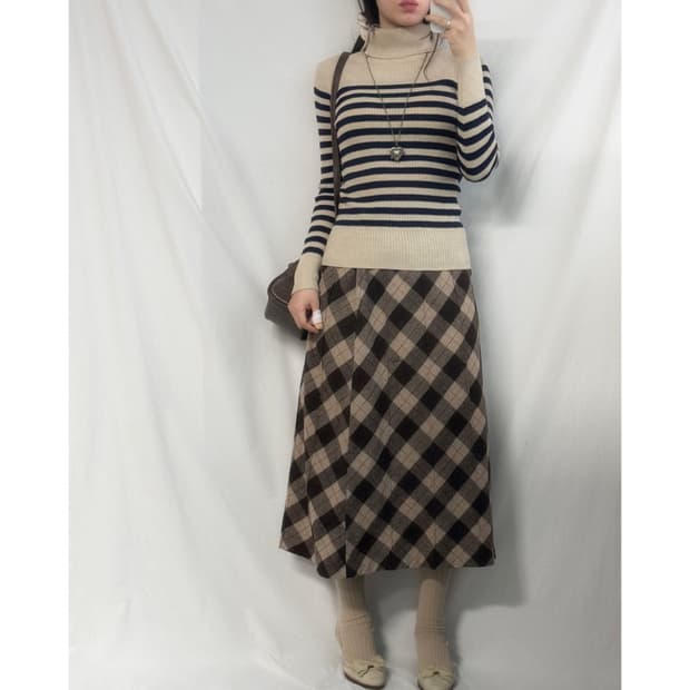 버튼 넥 폴라 니트 울 체크 패턴 롱 스커트