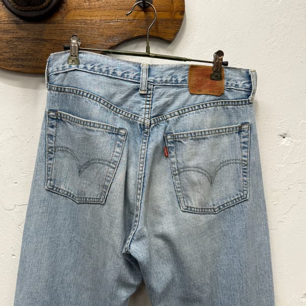 30.5) Levi’s 503 Light Wash Straight Jea