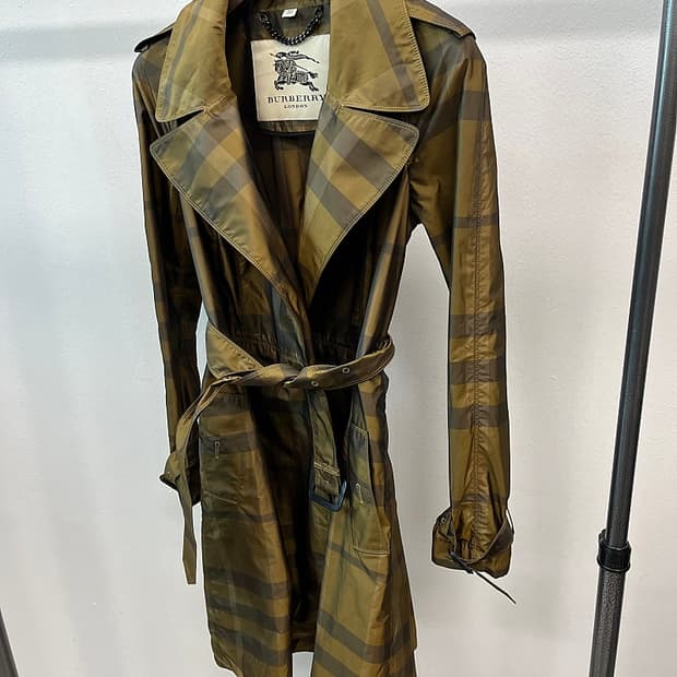 여) 버버리 체크 올리브그린 트렌치코트 