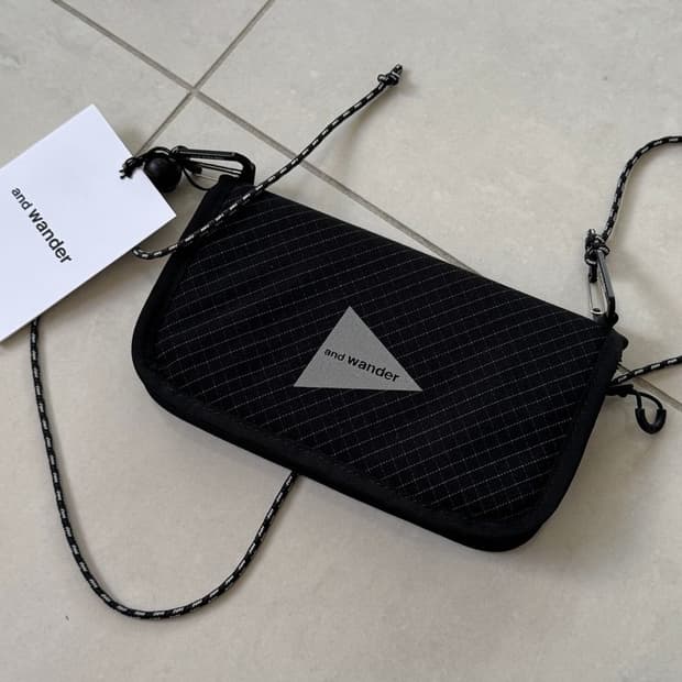 REFLECTIVE RIP POUCH  파우치