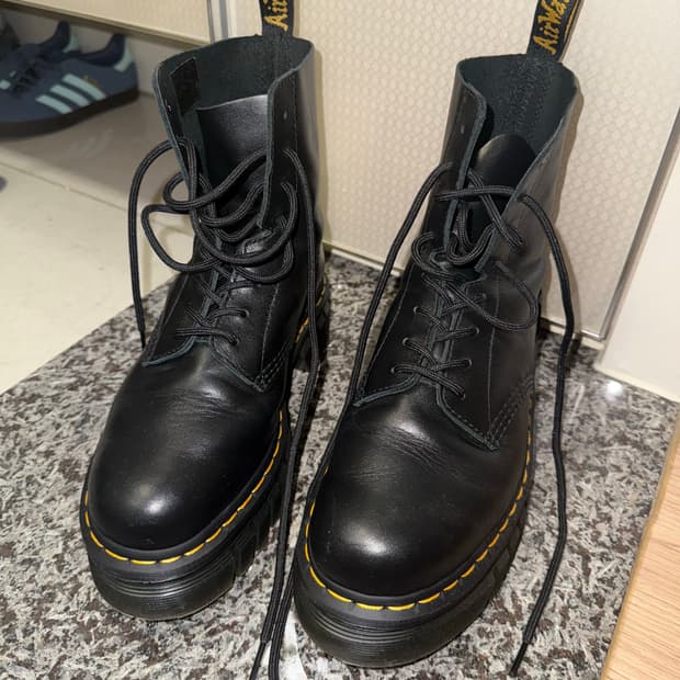 닥터마틴 오드릭 8-아이 나파 럭스 블랙 260