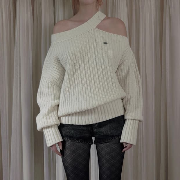 보헤미안서울 컷아웃 니트