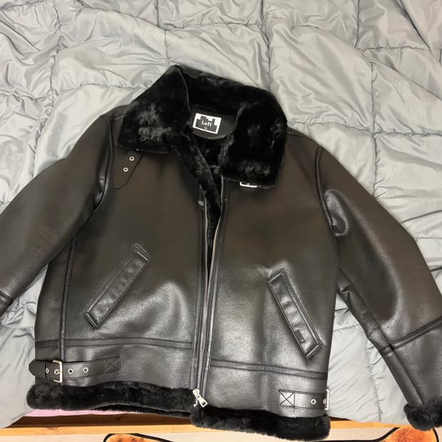 (L) Left 서울 블랙 무스탕 