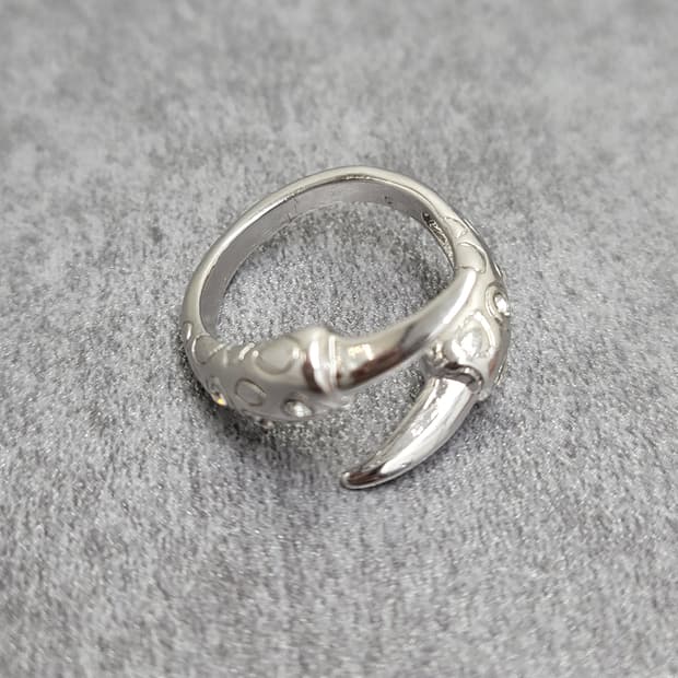unique ring
