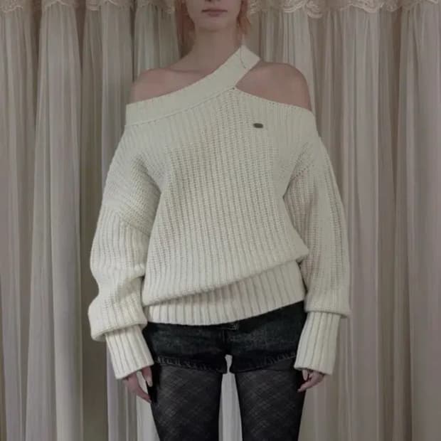 구해요) 보헤미안서울 컷아웃 니트 아이보리 구합니다..