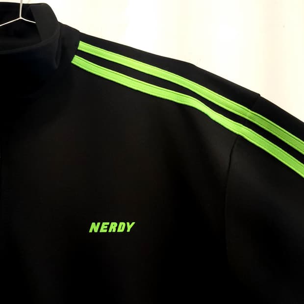 NERDY 스트릿 블랙 트랙탑 네온 라인 져지