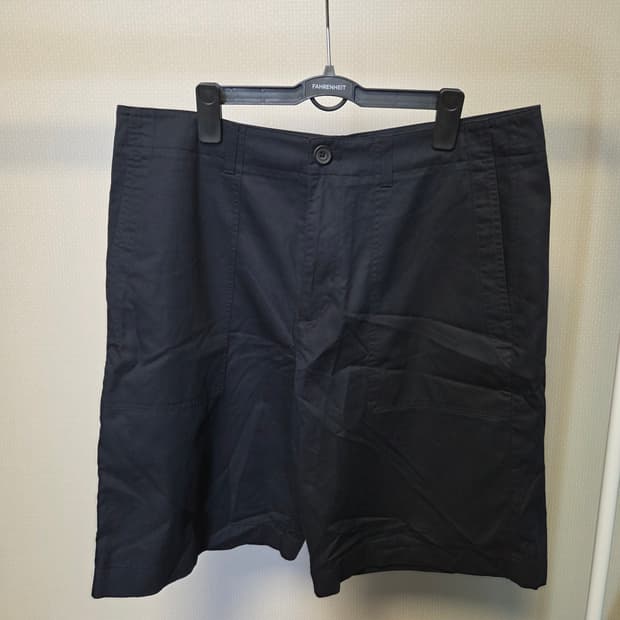 (새상품) 코스 COS 남성 네이비 반바지 52