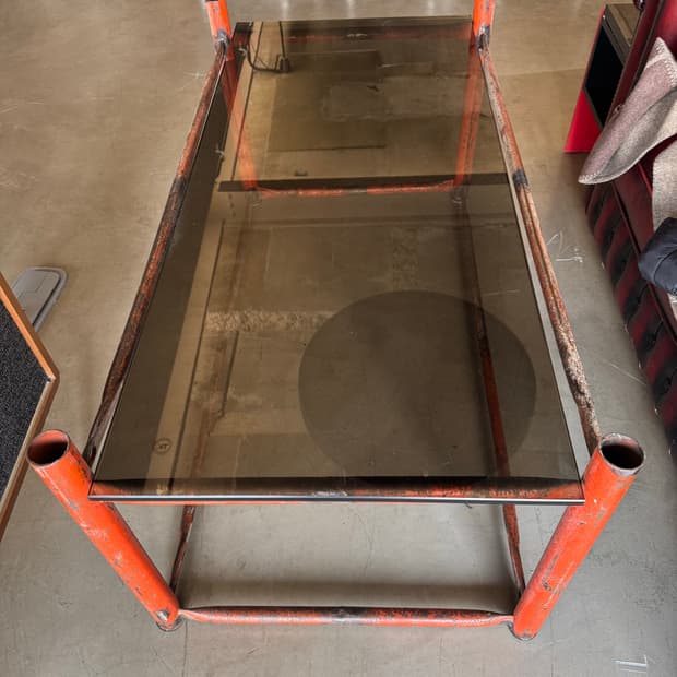 인더스트리얼느낌 유리 테이블