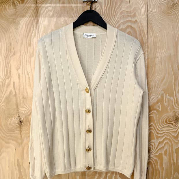 입생로랑 골드 플레이트 버튼 가디건